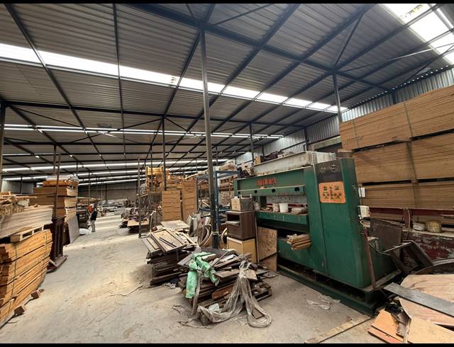 1,100M² WAREHOUSE TO LET IN INDUSTRIA WEST